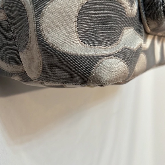 Vintage Coach Penelope Stylish Classic Gray Silver Monogram Signature Purse - Picture 5 of 13